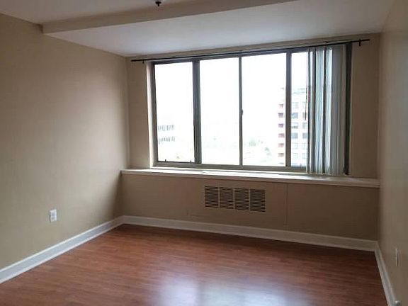 2nd image of 1021 Arlington Blvd APT 816