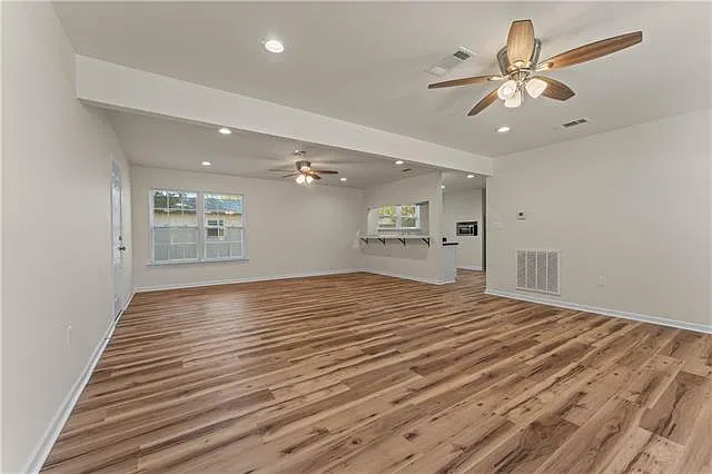 3 bed, 2.0 bath, 1739 sqft, $1,800 — Photo 2