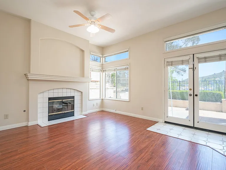 11718 Windcrest Ln — Photo 15