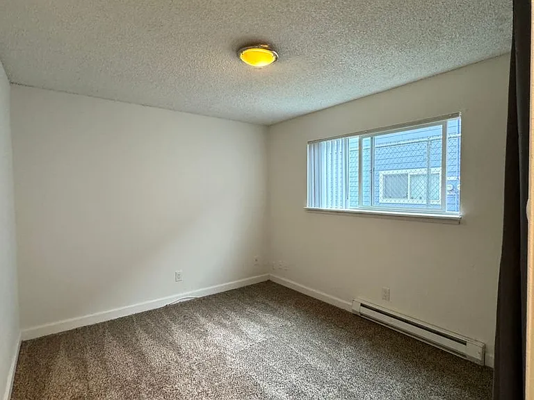 Dry Creek Apartments — Photo 32