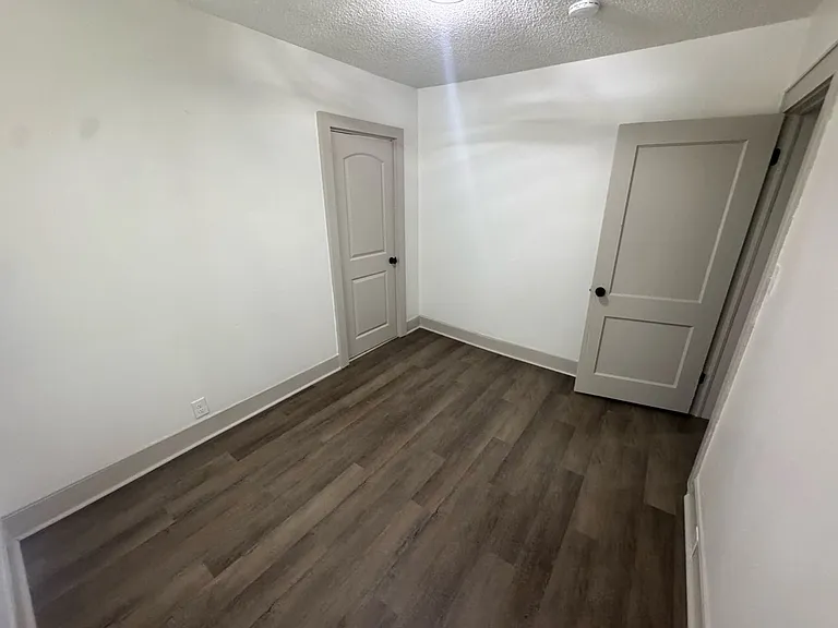 143 Massey St — Photo 9