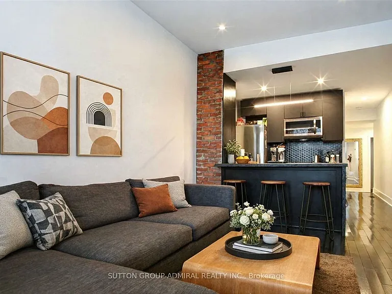 177 Logan Ave #MAIN FLOOR — Photo 3