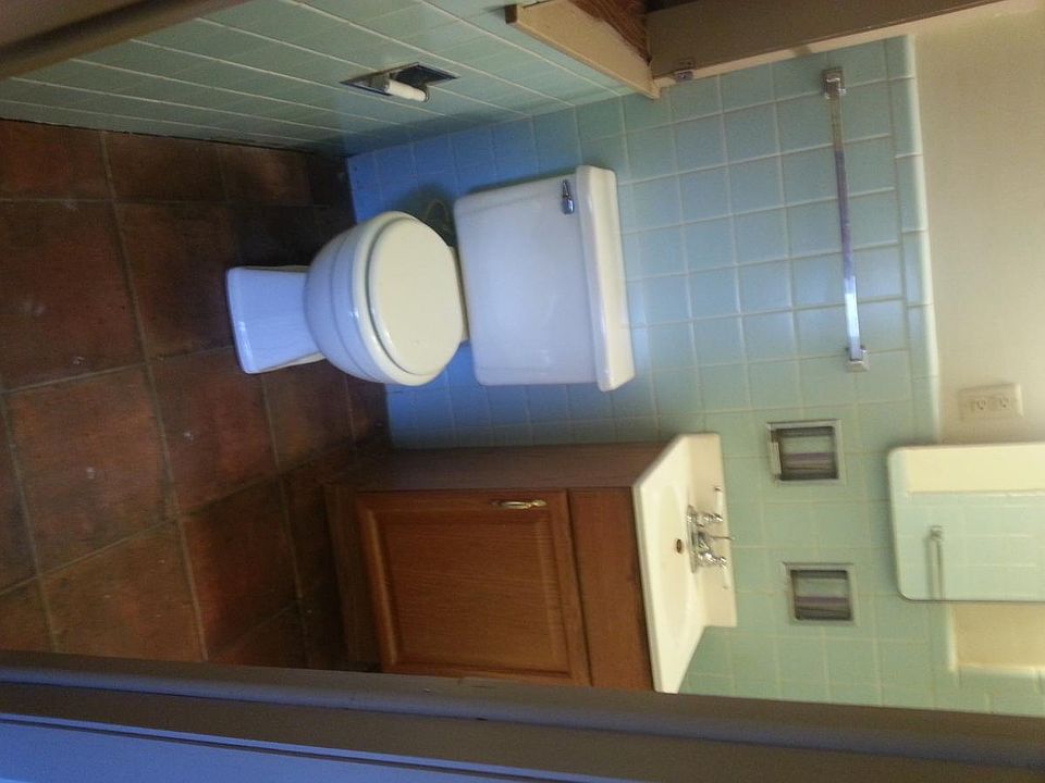 2nd image of 2330 Melrose St #3