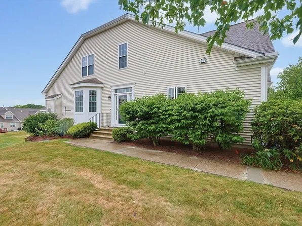 74 Buttercup Ln Unit 74, South Grafton, MA 01560
