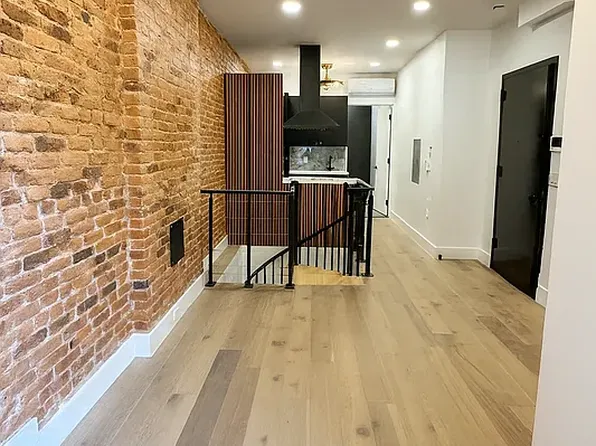 1853 Cornelia Street image 3 of 8