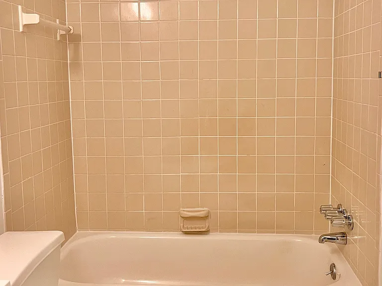 Falcon Crest Apartments — Photo 7