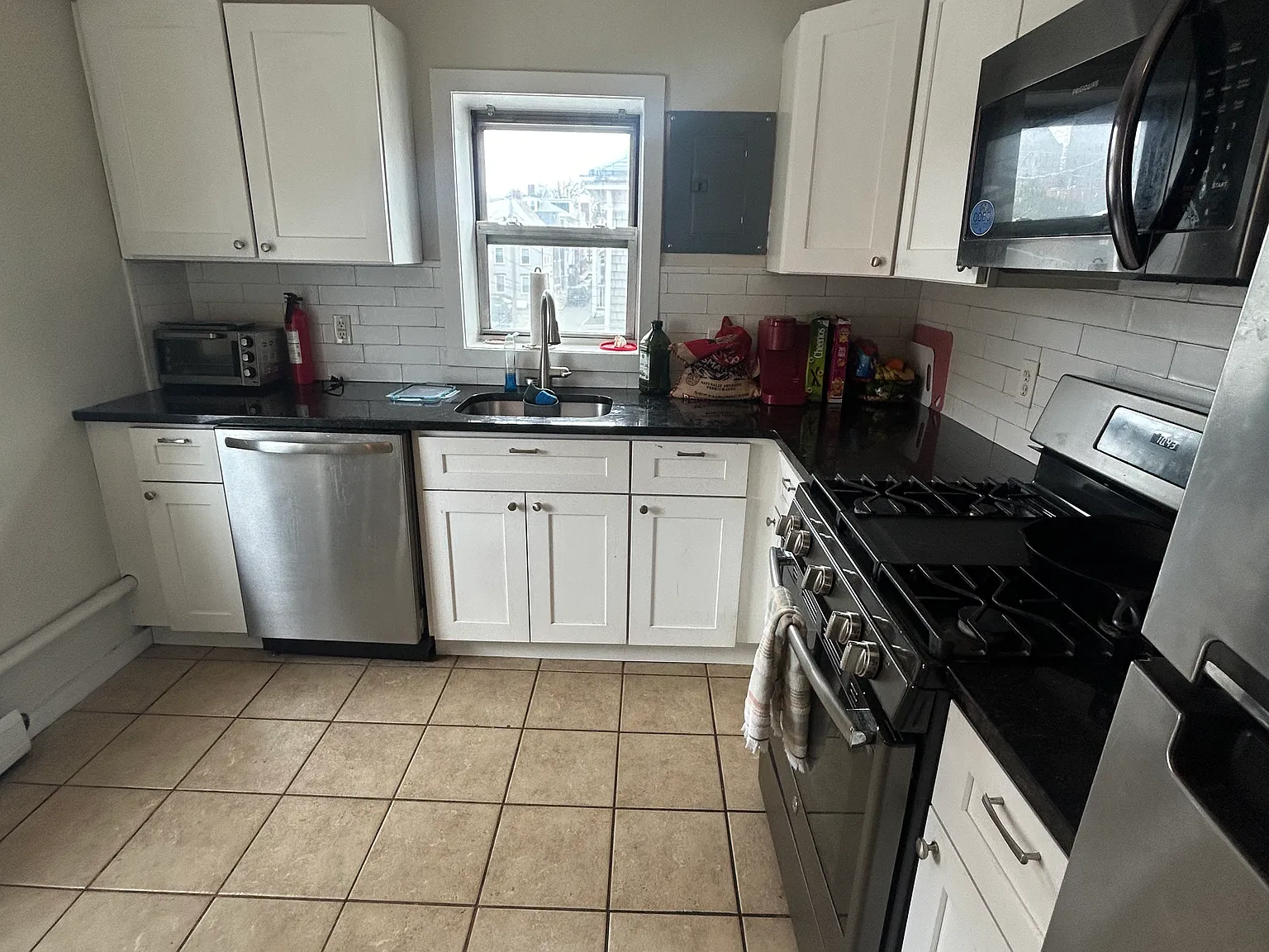 378 Thames St — Photo 4