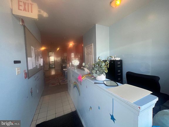 3rd image of 4952 Lancaster Ave