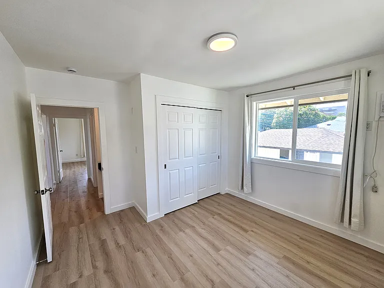 555 12th Ave #A — Photo 8