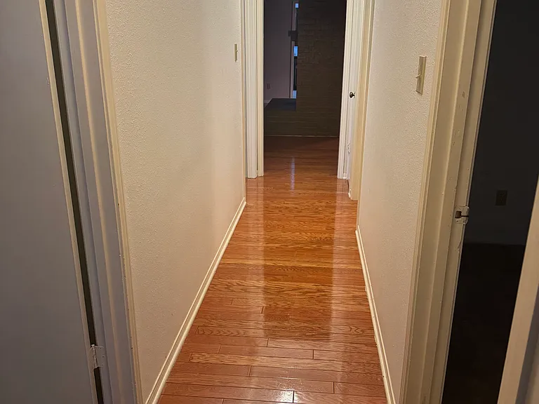 Hallway to bedrooms