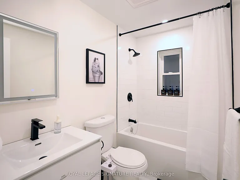 36 Tennis Cres #UPPER — Photo 10