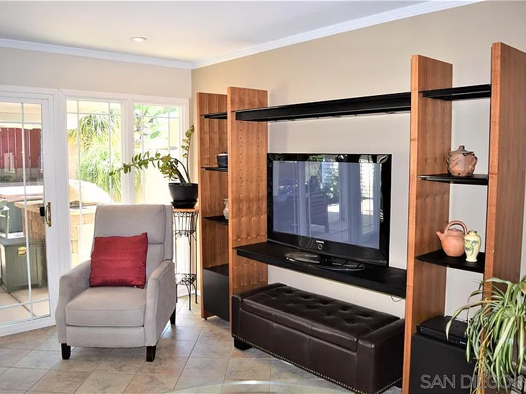 6647 Arundel Pl — Photo 7
