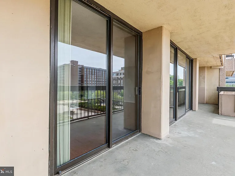 400 Madison St #310 — Photo 24