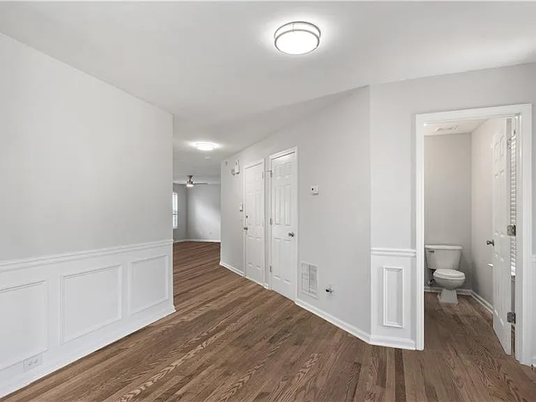 317 Shasta Ln — Photo 3