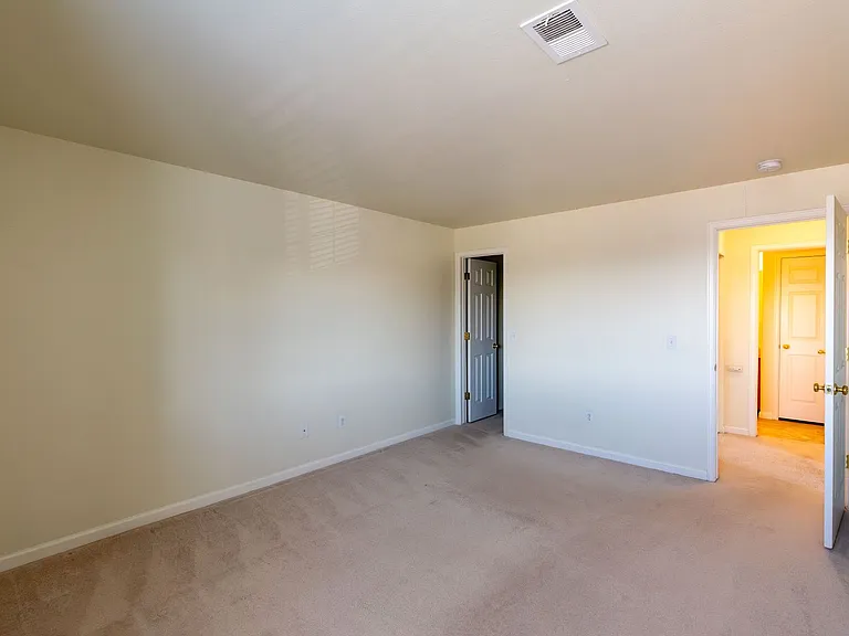 Highline Pointe Apts. — Photo 14