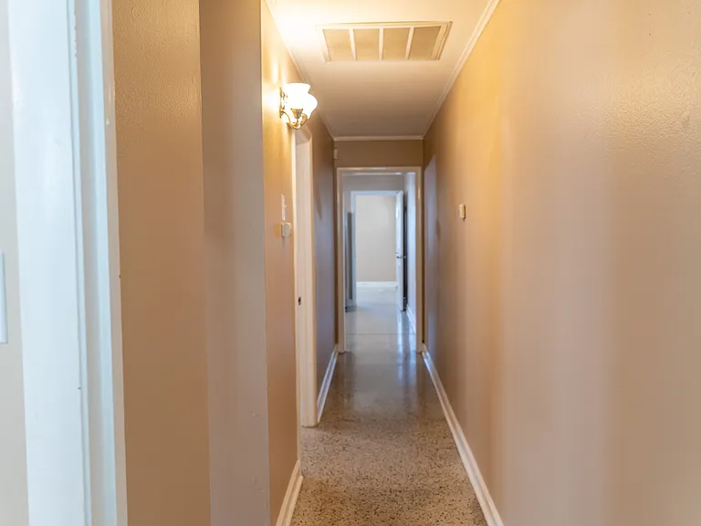 517 N Atlanta St — Photo 9