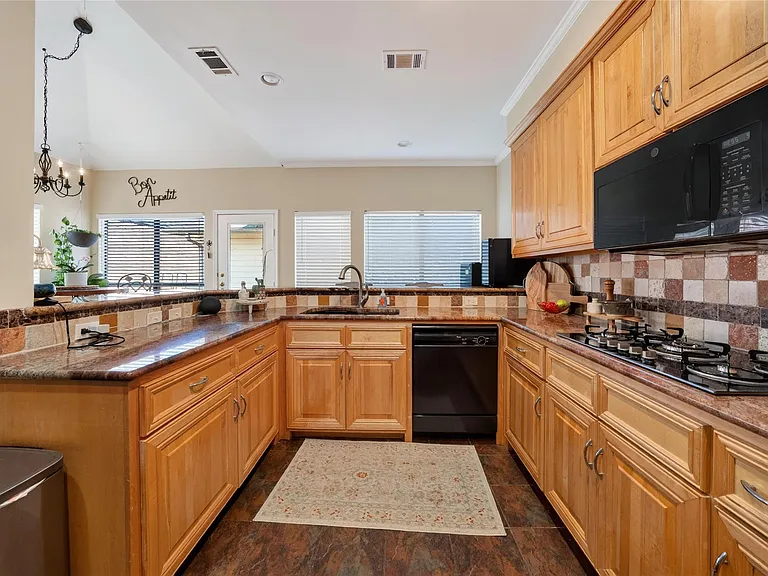 6015 Homestead Ct — Photo 7