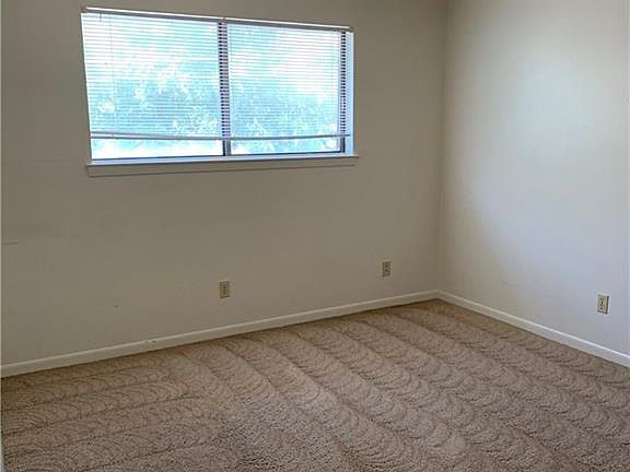 3rd image of 502 Mary St APT 105