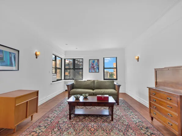 200 Pinehurst Avenue 5C image 2 of 16