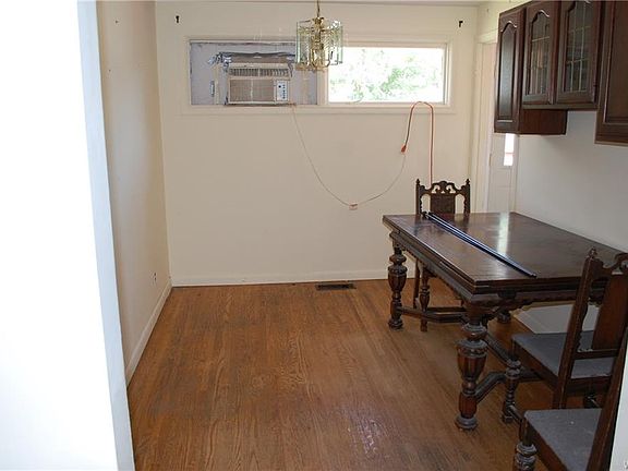 3rd image of 188 Evergreen Dr