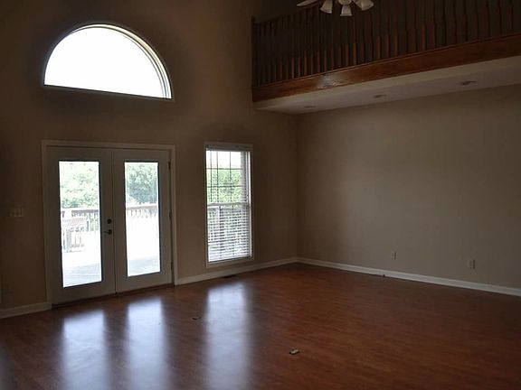 5th image of 2331 Oak St Unit 2