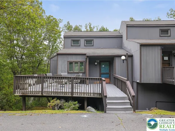 308 Cross Country Ln, Tannersville, PA 18372