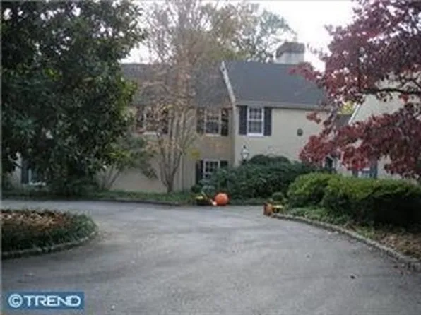 700 Glengarry Rd, Philadelphia, PA 19118