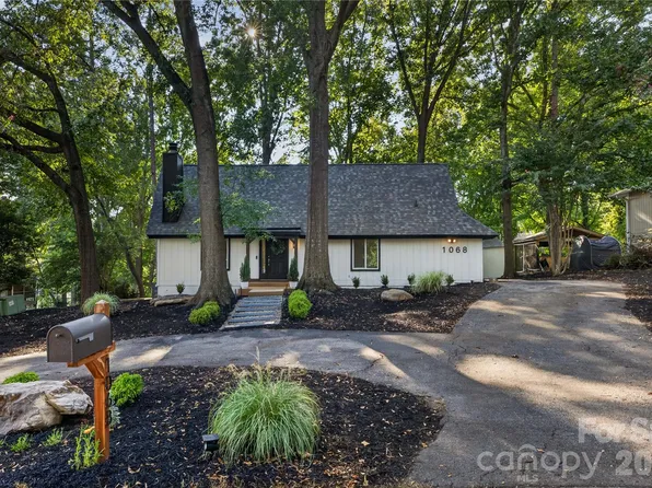 1068 Gauguin Ln, Tega Cay, SC 29708