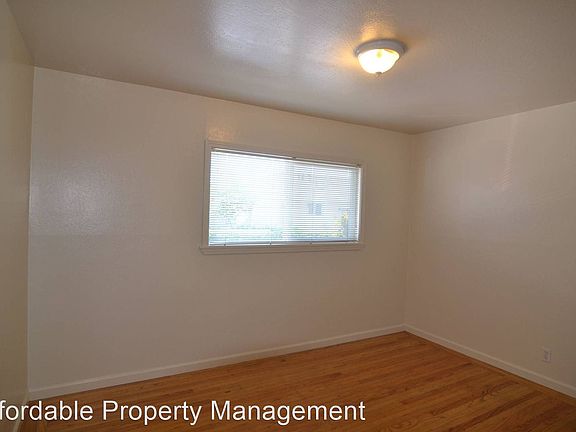 4th image of 1655 Mono Ave