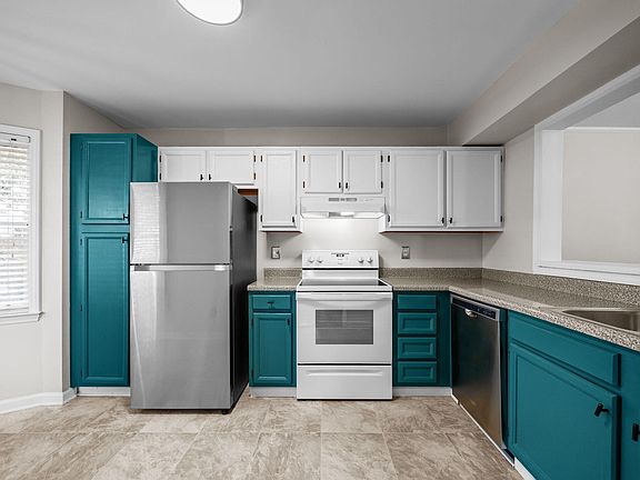 5th image of 404 Broad Leaf Cir