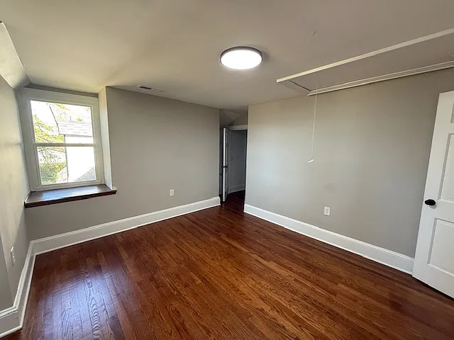 4 bed, 2.5 bath, 2094 sqft, $2,500 — Photo 2