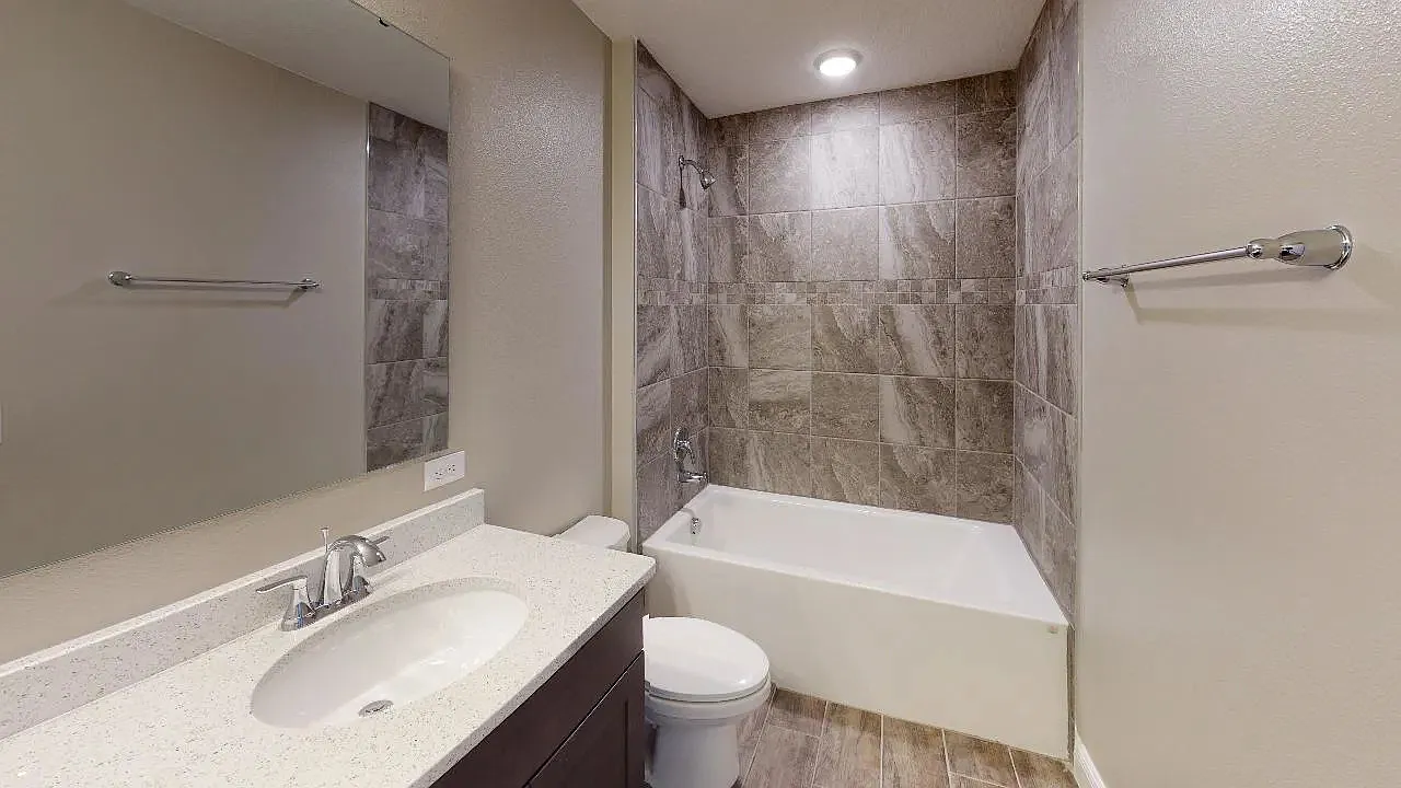 6 bed, 4064 sqft, $5,100 — Photo 4