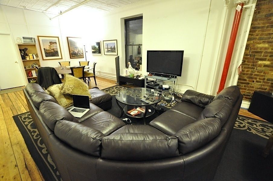 1st image of 165 W 26th St #2E