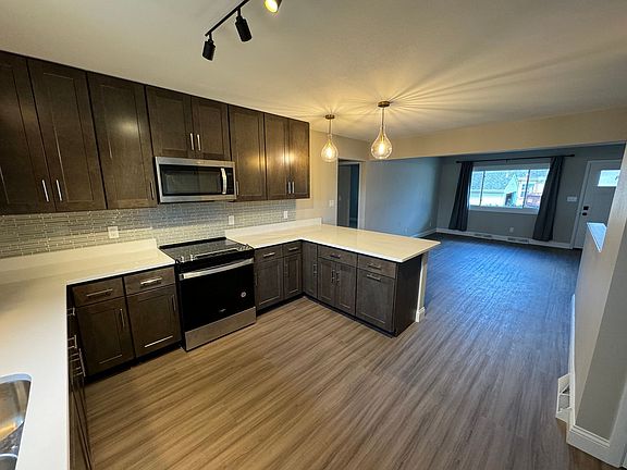 4th image of 319-321 W Van Buren St
