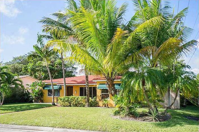 Home For Sale In Poinsettia Heights