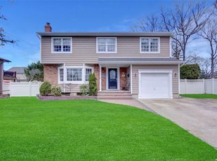 89 Parkhill Ave, Massapequa, NY 11758