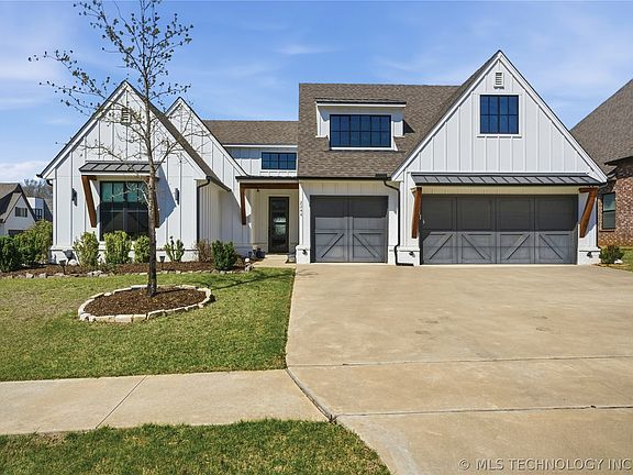 3rd image of 2244 W Decatur St