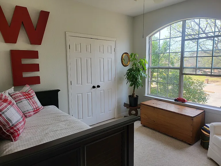 Bright sunlight in all bedrooms