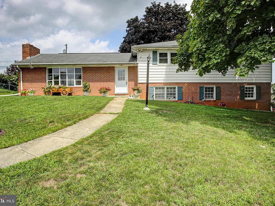 1st image of 221 Harvest Ln