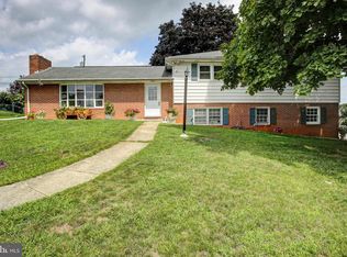 221 Harvest Ln, Chambersburg, PA 17202