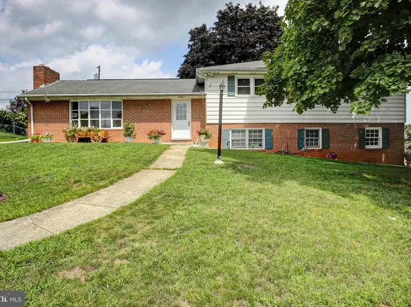 221 Harvest Ln, Chambersburg, PA 17202