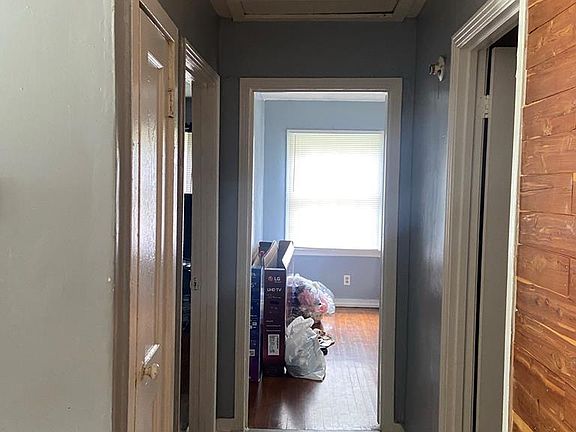 4th image of 1177 Burns St