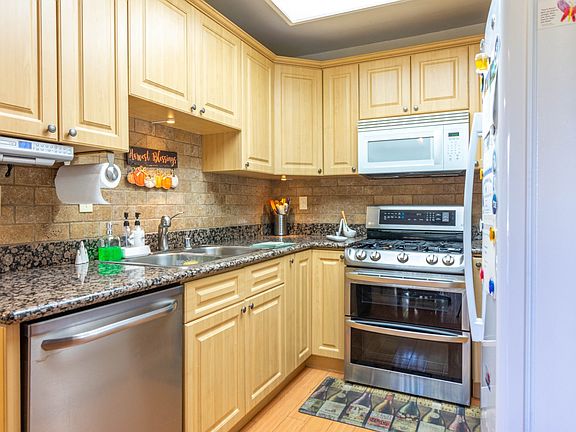 5th image of 11150 Glenoaks Blvd Unit 13