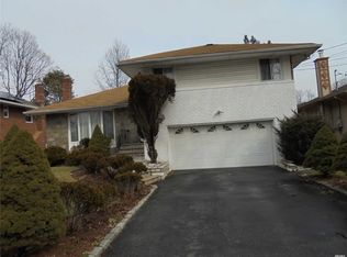 23 Cedar Rd, Westbury, NY 11590