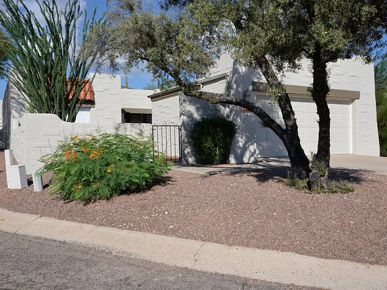 Private and quiet end-unit townhome!