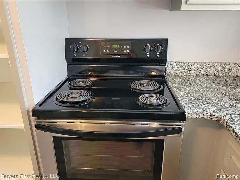 18425 Alta Vista Dr — Photo 12
