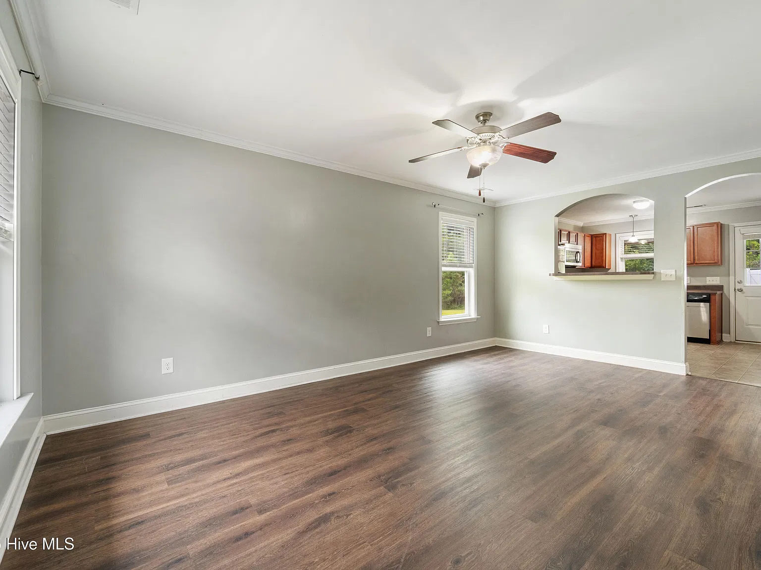 3 bed, 3.0 bath, 1096 sqft, $1,395 — Photo 3