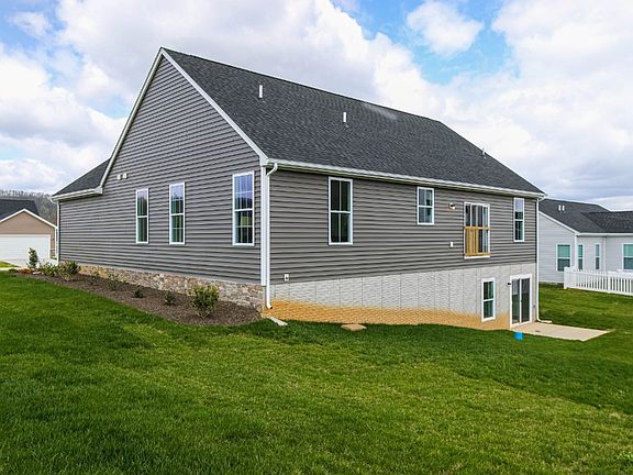 Collins - Exterior