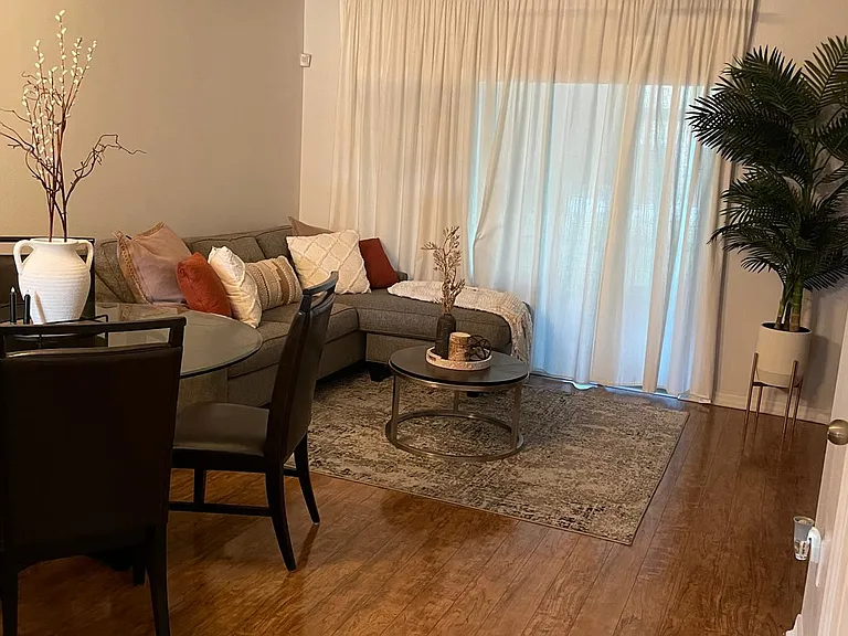 268 Weymouth Dr — Photo 2