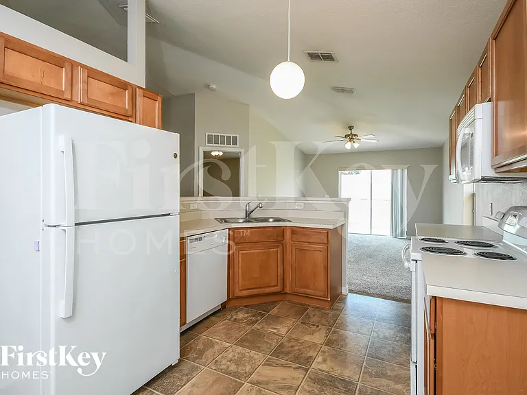 926 Killarney Ln — Photo 6